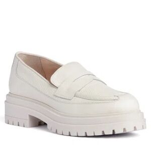 Beautiisoles by Robyn Shreiber White Lug Sole Loafers | Size 8
